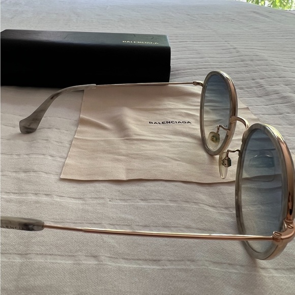 Balenciaga Round Sunglasses - Picture 5 of 7